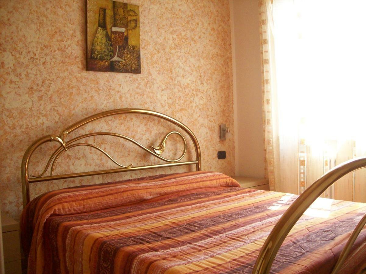 Appartamenti Tasel With Heated Pool Malcesine Exterior photo
